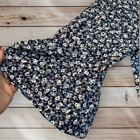 Michael Kors Blue Floral Print Ruffled Half Sleeve Top size Small - Picture 2 of 5